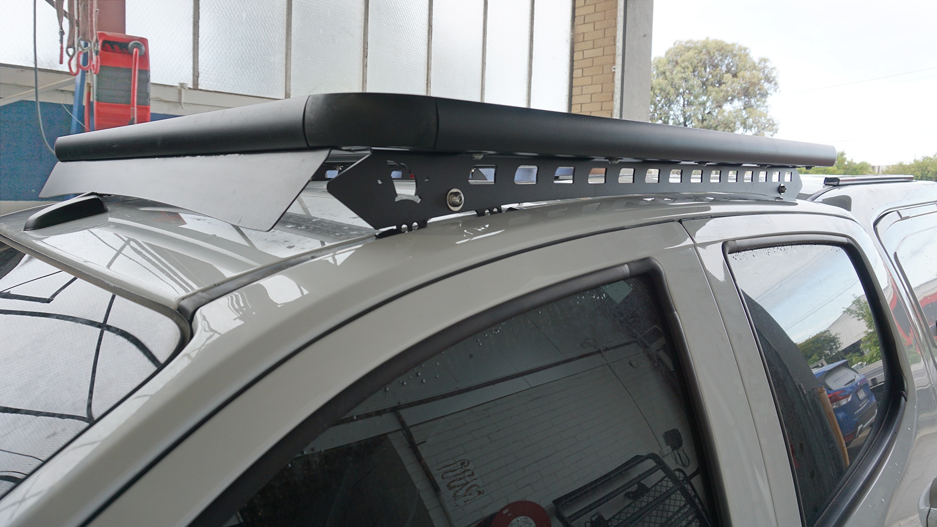 Holden Colorado dual cab ute with a Wedgetail roof rack installed.