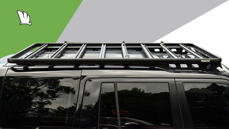 Side view of the Discovery 3/4 showing the one piece mounting rails and the roof rack platform which on the Discovery 3/4 has eight crossbars to provide 150 kg of capacity on the roof rack.